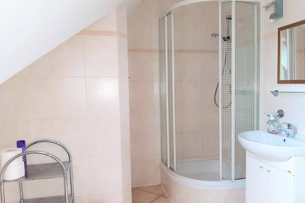 Foto van Comfortabele vakantievilla met een eigen tuin - Vakantiehuis in Pluski - BathRoom