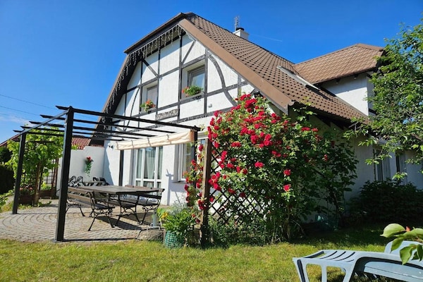 Foto van Comfortabele vakantievilla met een eigen tuin - Vakantiehuis in Pluski - ExteriorSummer