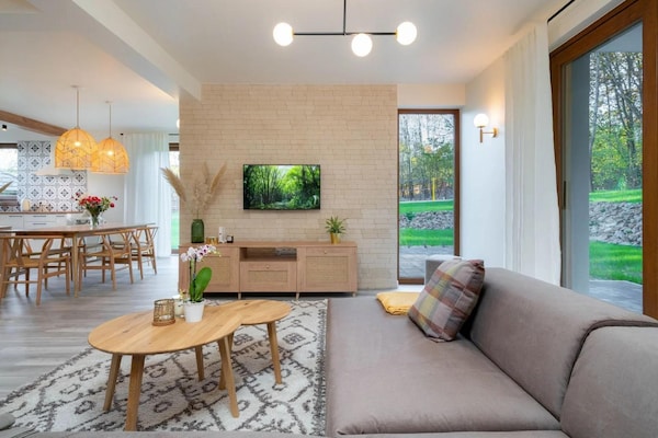 Foto van Comfortabele vakantievilla met sauna en jacuzzi - Vakantiehuis in Marcyporeba - LivingRoom