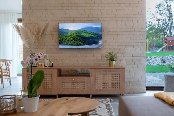 Foto van Comfortabele vakantievilla met sauna en jacuzzi - Vakantiehuis in Marcyporeba - LivingRoom