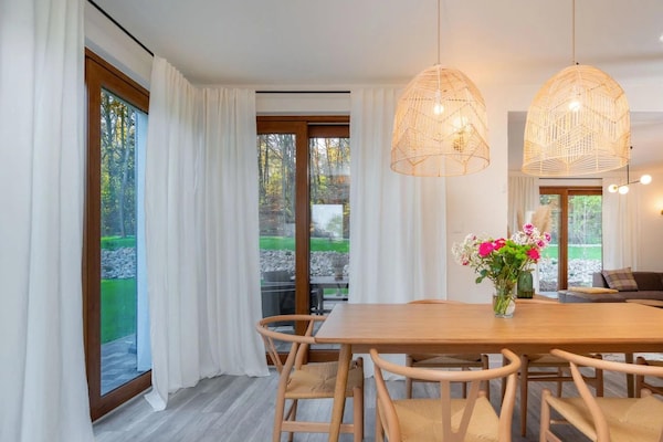 Foto van Comfortabele vakantievilla met sauna en jacuzzi - Vakantiehuis in Marcyporeba - DiningRoom