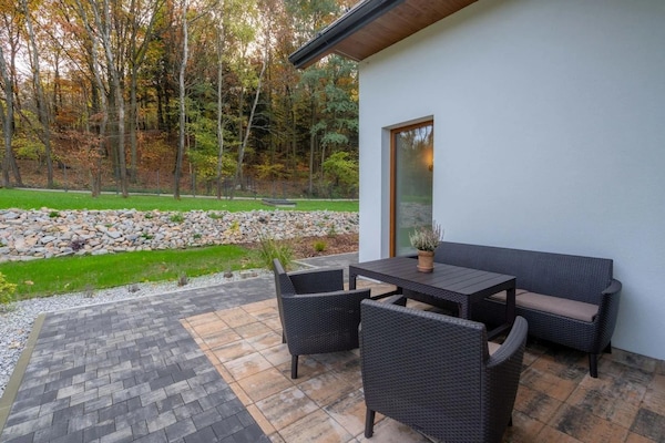 Foto van Comfortabele vakantievilla met sauna en jacuzzi - Vakantiehuis in Marcyporeba - TerraceBalcony