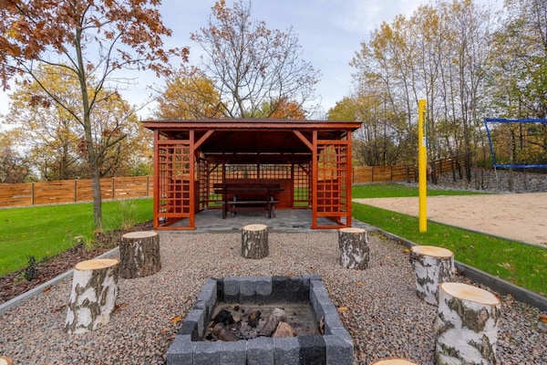 Foto van Comfortabele vakantievilla met sauna en jacuzzi - Vakantiehuis in Marcyporeba - GardenSummer