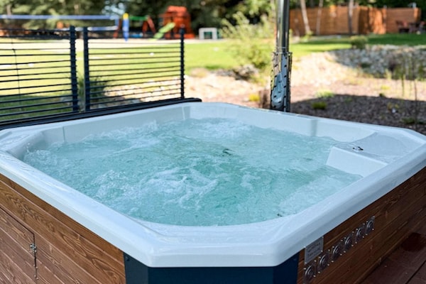 Foto van Comfortabele vakantievilla met sauna en jacuzzi - Vakantiehuis in Marcyporeba - Wellness