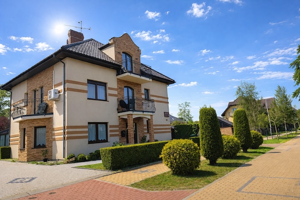 Foto van Appartement in Międzywodzie met zwembad - Vakantiehuis in Międzywodzie - ExteriorSummer