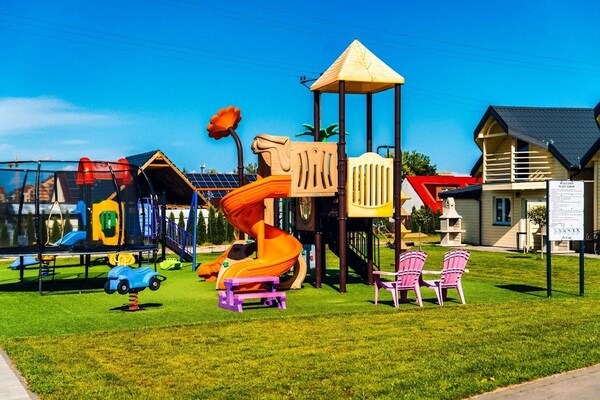 Foto van Comfortabele vakantiehuizen met zwembad - Vakantiehuis in Ustronie Morskie - GardenSummer