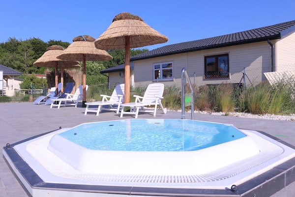 Foto van Comfortabele vakantiehuizen met zwembad - Vakantiehuis in Ustronie Morskie - TerraceBalcony