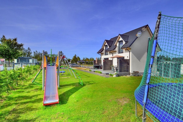 Foto van Comfortabele vakantiehuizen vlakbij het strand. - Vakantiehuis in Ustronie Morskie - ExteriorSummer