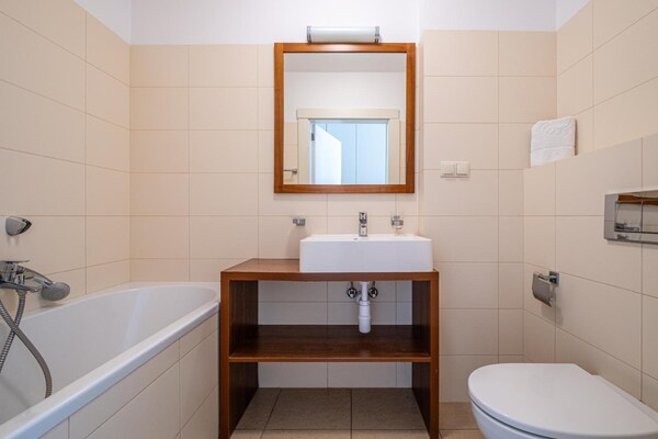 Foto van Luxe appartement voor 6 personen, met een badkuip - Vakantiehuis in Debki - BathRoom