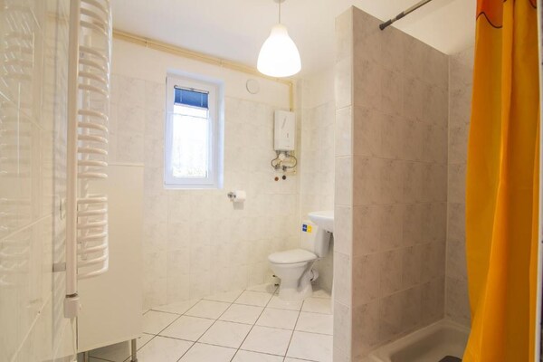 Foto van Groot vakantiehuis met tuin in Lubiatów - Vakantiehuis in Lubiatowo - BathRoom