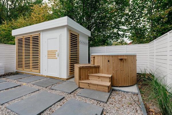 Foto van Groot vakantiehuis met jacuzzi en sauna. - Vakantiehuis in Kopalino - Spa