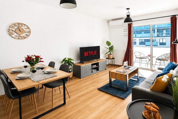 Foto van 3-kamerwoning vlakbij Atlas Arena - Vakantiehuis in Łódź - LivingRoom