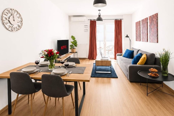Foto van 3-kamerwoning vlakbij Atlas Arena - Vakantiehuis in Łódź - DiningRoom