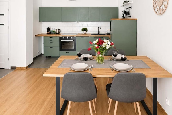 Foto van 3-kamerwoning vlakbij Atlas Arena - Vakantiehuis in Łódź - DiningRoom