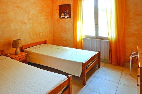 Foto van vakantiehuis in Puyméras met tuin - Vakantiehuis in Puyméras - BedRoom