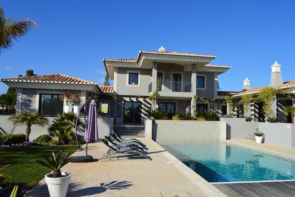 Foto van Moderne villa met zwembad - Vakantiehuis in Carvoeiro - ExteriorSummer
