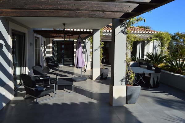 Foto van Moderne villa met zwembad - Vakantiehuis in Carvoeiro - TerraceBalcony