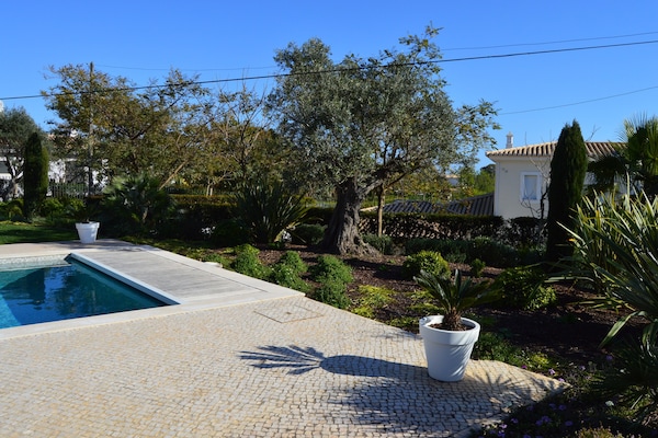 Foto van Moderne villa met zwembad - Vakantiehuis in Carvoeiro - GardenSummer