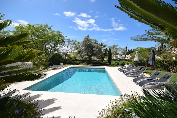 Foto van Moderne villa met zwembad - Vakantiehuis in Carvoeiro - PoolOfHouse