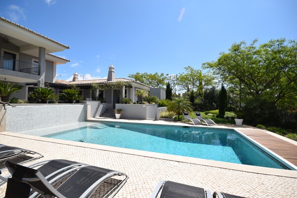 Foto van Moderne villa met zwembad - Vakantiehuis in Carvoeiro - PoolOfHouse