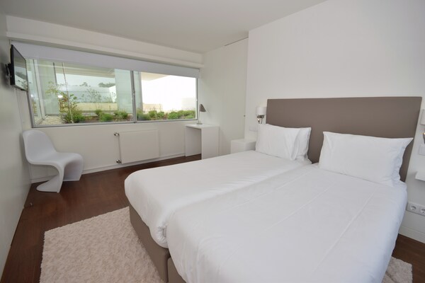Foto van Morden architecturale villa in Lissabon - Vakantiehuis in Vau - BedRoom