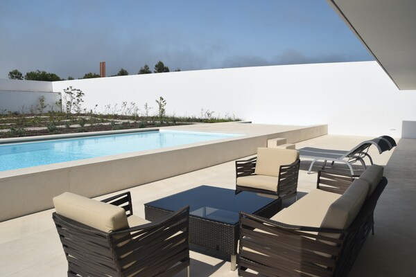 Foto van Morden architecturale villa in Lissabon - Vakantiehuis in Vau - TerraceBalcony