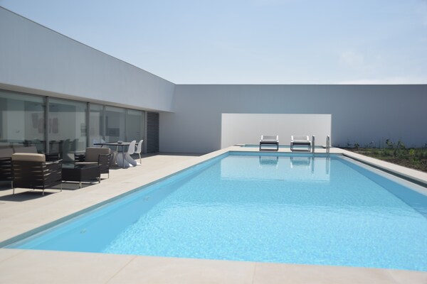 Foto van Morden architecturale villa in Lissabon - Vakantiehuis in Vau - PoolOfHouse