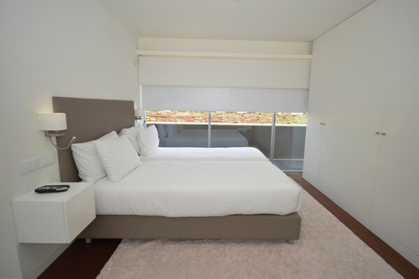 Foto van Morden architecturale villa in Lissabon - Vakantiehuis in Vau - BedRoom