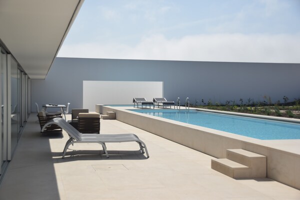 Foto van Morden architecturale villa in Lissabon - Vakantiehuis in Vau - TerraceBalcony
