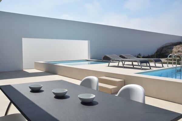 Foto van Morden architecturale villa in Lissabon - Vakantiehuis in Vau - TerraceBalcony