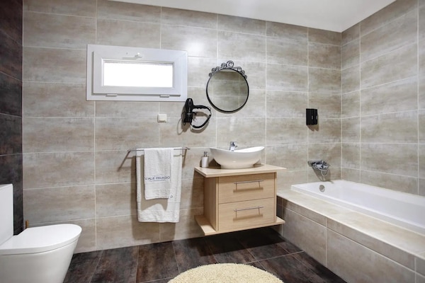 Foto van Villa in Portugal met Privézwembad & Kust - Vakantiehuis in Salir de Matos - BathRoom