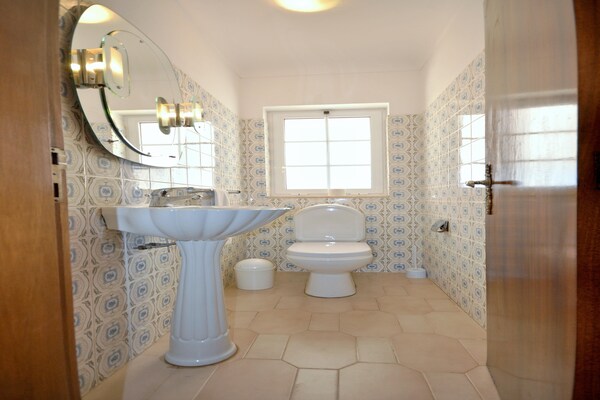 Foto van Ruime villa met privézwembad - Vakantiehuis in Vilamoura - BathRoom