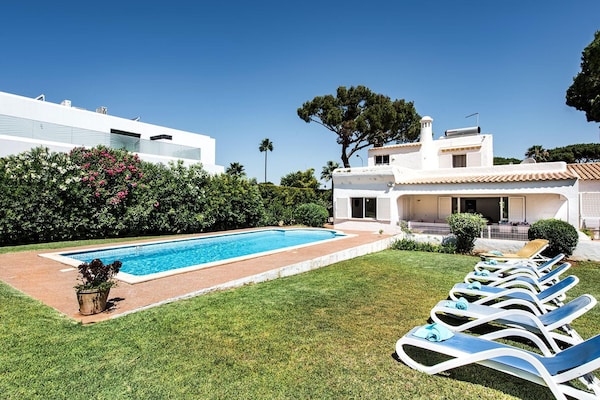 Foto van 4BR Villa Near Vilamoura Old Course - Vakantiehuis in Vilamoura - PoolOfHouse