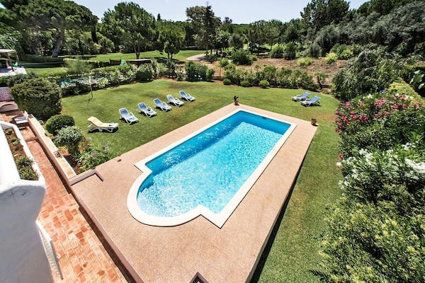Foto van 4BR Villa Near Vilamoura Old Course - Vakantiehuis in Vilamoura - PoolOfHouse