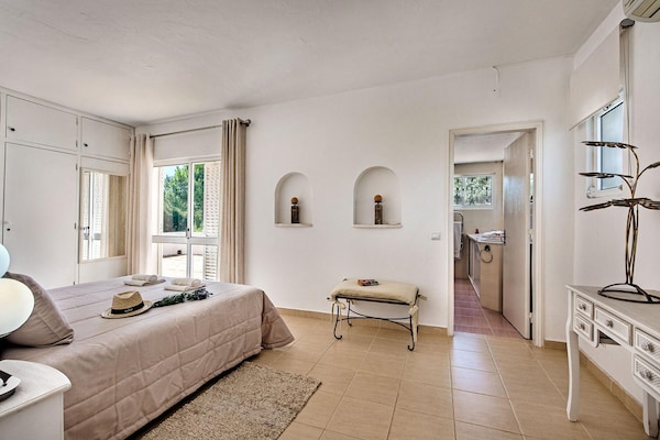 Foto van 4BR Villa Near Vilamoura Old Course - Vakantiehuis in Vilamoura - BedRoom