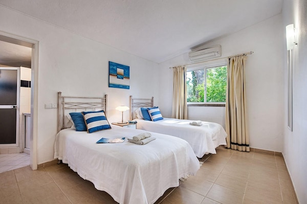 Foto van 4BR Villa Near Vilamoura Old Course - Vakantiehuis in Vilamoura - BedRoom