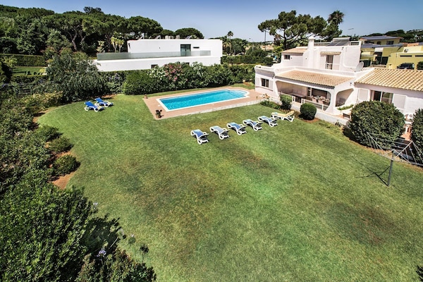 Foto van 4BR Villa Near Vilamoura Old Course - Vakantiehuis in Vilamoura - GardenSummer