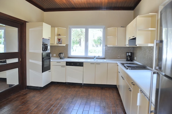 Foto van Villa in Vilamoura met privézwembad & BBQ - Vakantiehuis in Vilamoura - Kitchen