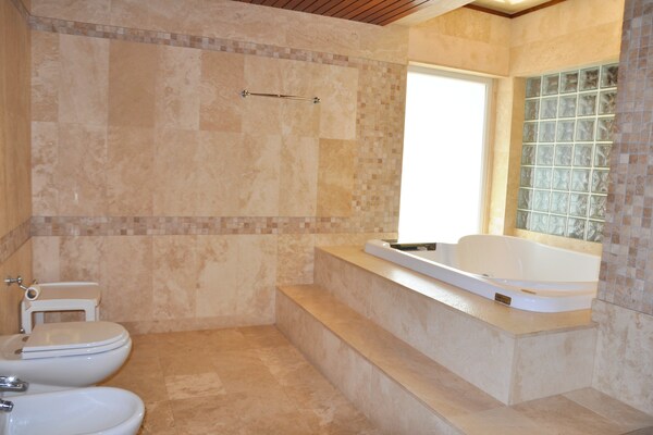 Foto van Villa in Vilamoura met privézwembad & BBQ - Vakantiehuis in Vilamoura - BathRoom