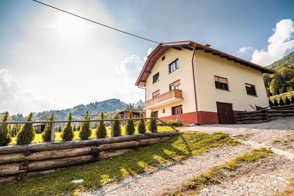 Foto van Bloomfield Retreat Country House with Sauna - Three Bedroom Country House - Outdoor