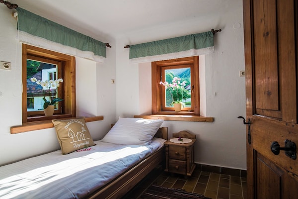 Foto van Rustic Authentic Holiday Home with Terrace and Wood Stove - Three Bedroom Holiday Home with Terrace - BedRoom