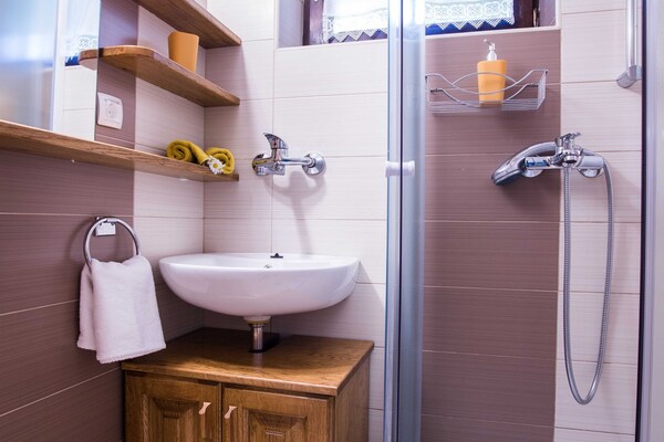 Foto van Rustic Authentic Holiday Home with Terrace and Wood Stove - Three Bedroom Holiday Home with Terrace - BathRoom