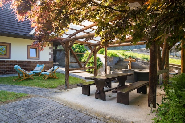 Foto van Rustic Authentic Holiday Home with Terrace and Wood Stove - Three Bedroom Holiday Home with Terrace - Outdoor