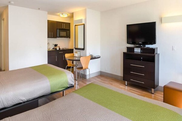 Foto van 3 tweepersoonsbedden | Rookvrij - Vakantiehuis in Concord - BedRoom