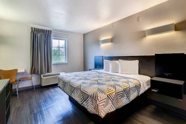 Foto van 1 kingsize bed - 2 queensize bedden - Vakantiehuis in Balch Springs - BedRoom