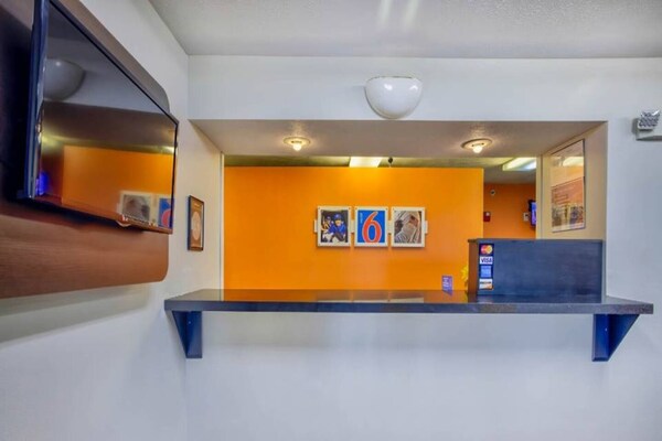 Foto van 3 tweepersoonsbedden (queensize) | Niet-roken, koelkast (Micfridge) - FloorPlan