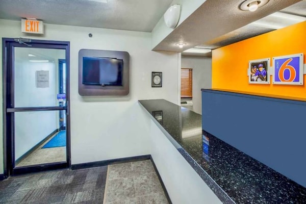 Foto van 3 tweepersoonsbedden (queensize) | Niet-roken, koelkast (Micfridge) - FloorPlan