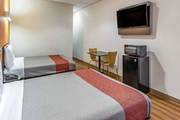 Foto van 3 tweepersoonsbedden | Rookvrij - Vakantiehuis in ELIZABETH - BedRoom