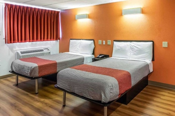 Foto van 3 tweepersoonsbedden | Rookvrij - Vakantiehuis in ELIZABETH - BedRoom