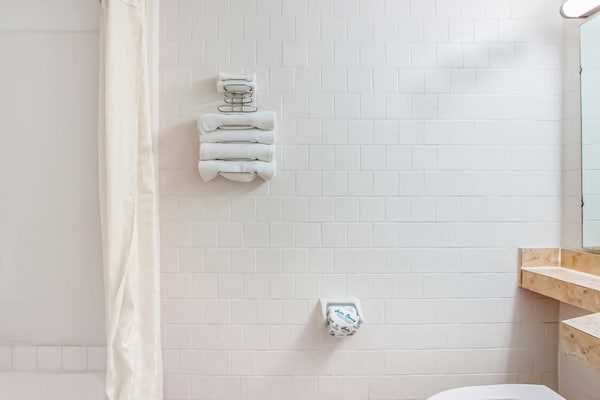 Foto van 3 tweepersoonsbedden | Niet roken - Vakantiehuis in Alice TX - BathRoom